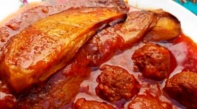 چرا خورشت بادمجان تلخ میشه؟ | گرفتن تلخی خورش بادمجان با زرده تخم مرغ + روش