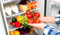 مضرات نگهداری گوجه فرنگی در یخچال رو میدونستی؟