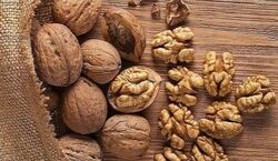 (ویدیو) با این ترفند، گردوی سنگی رو به کاغذی تبدیل کن