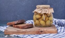 با چغاله بادام؛ خوشمزه ترین ترشی بهاری رو درست کن + طرز تهیه
