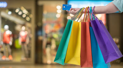 معرفی ۱۲ تا از بهترین مرکز خریدهای قشم برای لباس، کیف و کفش 