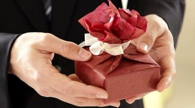 ایده کادوی روز مادر بر اساس ماه تولد | خانم های متولدین هر ماه چه کادویی دوست دارن؟ 