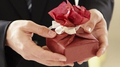 ایده کادوی روز مادر بر اساس ماه تولد | خانم های متولدین هر ماه چه کادویی دوست دارن؟ 