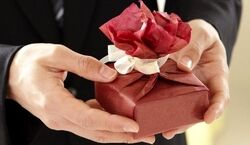 ایده کادوی روز مادر بر اساس ماه تولد | خانم های متولدین هر ماه چه کادویی دوست دارن؟ 