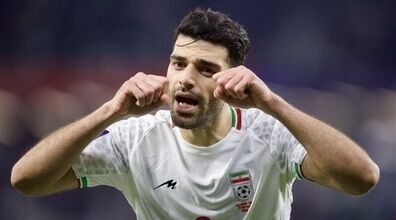 (کلیپ طنز) شوخی خنده دار مهدی طارمی با رفیق پرتغالیش 