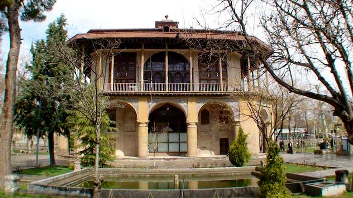 کاخ عشرت آباد