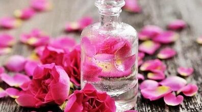 این همه خاصیت فقط از گلاب ! | با خواص شگفت انگیز گلاب برای بدن آشنا شوید