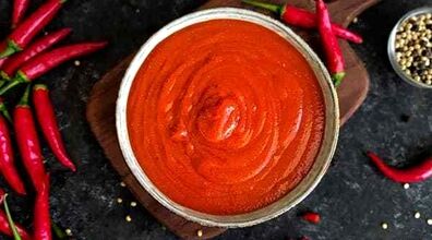 طرز تهیه خوشمزه ترین سس چیلی دنیا | عاشقان غذای تند میفهمند این سس چیه!