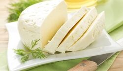 طرز تهیه پنیر خانگی خوشمزه با تخم مرغ و خامه + فیلم