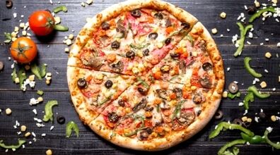 طرز تهیه پیتزا مخلوط خانگی و خوشمزه + نکات تکمیلی