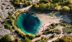 زیبایی خارق العاده دریاچه چشم زمین + عکس