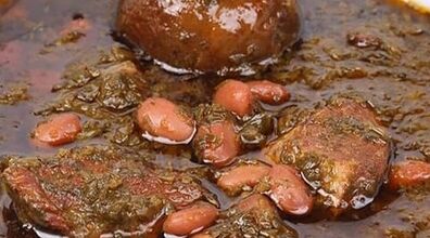 فوت‌ و فن خوش رنگ شدن خورشت قورمه سبزی بدون تلخی | قورمه سبزی جا افتاده و لذیذ رو اینجوری درست کن