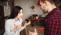 خطر رابطه جنسی در قاعدگی | عوارض نزدیکی در دوران پریود برای زن و مرد
