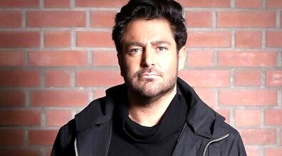 حرکت جالب محمدرضا گلزار در هواپیما برای هوادارش + فیلم