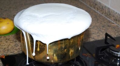 جلوگیری از سر رفتن غذا فقط با یه کفگیر چوبی ! 