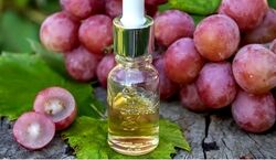  با روغن هسته انگور دیگه داشتن پوست سالم برات رویا نیست! 