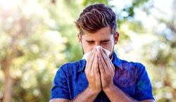 عوارض خطرناک نگه داشتن عطسه که باید بدانید | مضرات نگه داشتن عطسه چیست؟