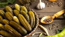 اگه خیارشور خونگیت شل میشه یه میخ کارتو راه میندازه! + ویدیو 