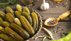 اگه خیارشور خونگیت شل میشه یه میخ کارتو راه میندازه! + ویدیو 