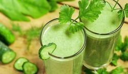 پاکسازی کبد و کلیه رو به جعفری بسپار | طرز تهیه اسموتی جعفری + فیلم 