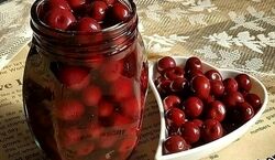 با آلبالو ترشی درست کن | چیکار کنم رنگ ترشی آلبالو تغییر نکنه + طرز تهیه 