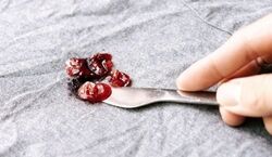 نمی دونی با لکه های لباست چیکار کنی؟ | لکه میوه ‌رو از رو لباست اینجوری پاک کن! 
