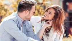 روش های جذب خانم ها با زبان بدن | چطور مرد جذاب تری باشیم؟