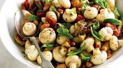 سالاد مرغ و قارچ؛ شام سبک ترکی لذیذ و پرطرفدار + طرز تهیه