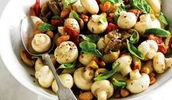 سالاد مرغ و قارچ؛ شام سبک ترکی لذیذ و پرطرفدار + طرز تهیه