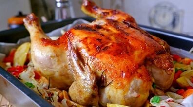روش پخت مرغ شکم‌ پر مجلسی با گردو و رب انار | ترفندهای طلایی پخت مرغ شکم پر