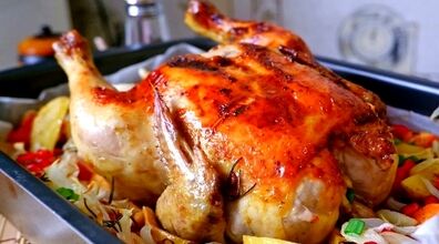روش پخت مرغ شکم‌ پر مجلسی با گردو و رب انار | ترفندهای طلایی پخت مرغ شکم پر