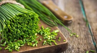 با برگ سیر یک چاشنی فوق العاده درست کن +فیلم آموزشی