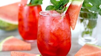 طرز تهیه موهیتو هندوانه خانگی | نوشیدنی جذاب و فوق العاده برای پذیرایی از مهمان هایتان 