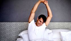 بعد بیدار شدن از خواب حتما این ورزش ها رو انجام  بده + آموزش