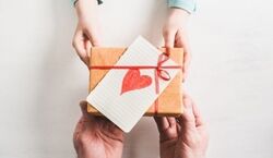 کادوی روز پدر چی بخریم؟ | 93 ایده متفاوت هدیه روز پدر