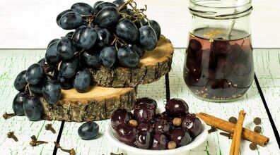 ترشی انگور سیاه، طعمی متفاوت از ترشی  + طرز تهیه 