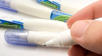 هرگز از لاک غلط گیر استفاده نکنید! | عوارض خطرناک استفاده از لاک غلط گیر