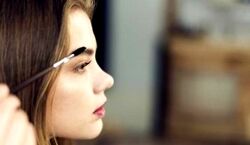 دیگه برا رنگ کردن ابروهات هزینه نکن | با این روش تو خونه موها و ابروهات رو رنگ کن!