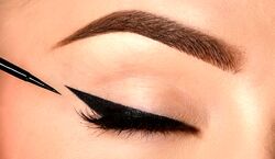 با چسب نواری خط چشم بکش + آموزش تصویری
