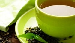 مضرات نوشیدن چای سبز | این افراد نباید لب به چای سبز بزنند!