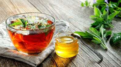 معرفی 12 دمنوش برای خانم هایی که پریود نمیشن