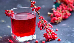 جوش های صورتت رو با آب زرشک درمان کن + طرز تهیه و خواص