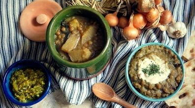 طرز تهیه آبگوشت کلم قمری همدانی + راز خوشمزه‌ تر شدن آن