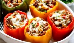 طرز تهیه فلفل دلمه ای شکم پر مجلسی | روش پخت فلفل دلمه ای شکم پر با پنیر پیتزا
