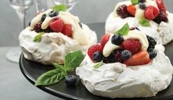 با زرده تخم مرغ و شکر دسر ایتالیایی درست کن + طرز تهیه زابایون