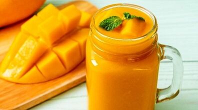 طرز تهیه اسموتی انبه؛ فوق‌العاده برای روزهای داغ تابستان + فیلم