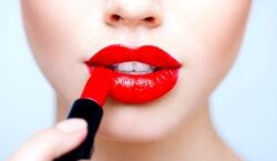 رژ لب قرمز را با چه رنگ لباسی ست کنیم؟ + عکس