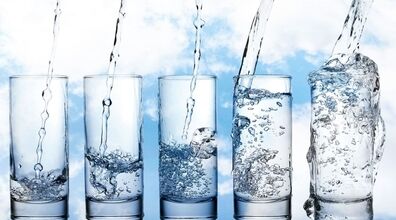 تو یه روز نباید 8 لیوان آب بخوری!!! + مضرات