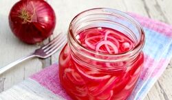 طرز تهیه ترشی پیاز قرمز حلقه ای + نکات