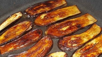 بادمجان را با آب سرخ کنید! | روشی متفاوت برای سرخ کردن بادمجان که نمی‌دانستید+ویدئو
